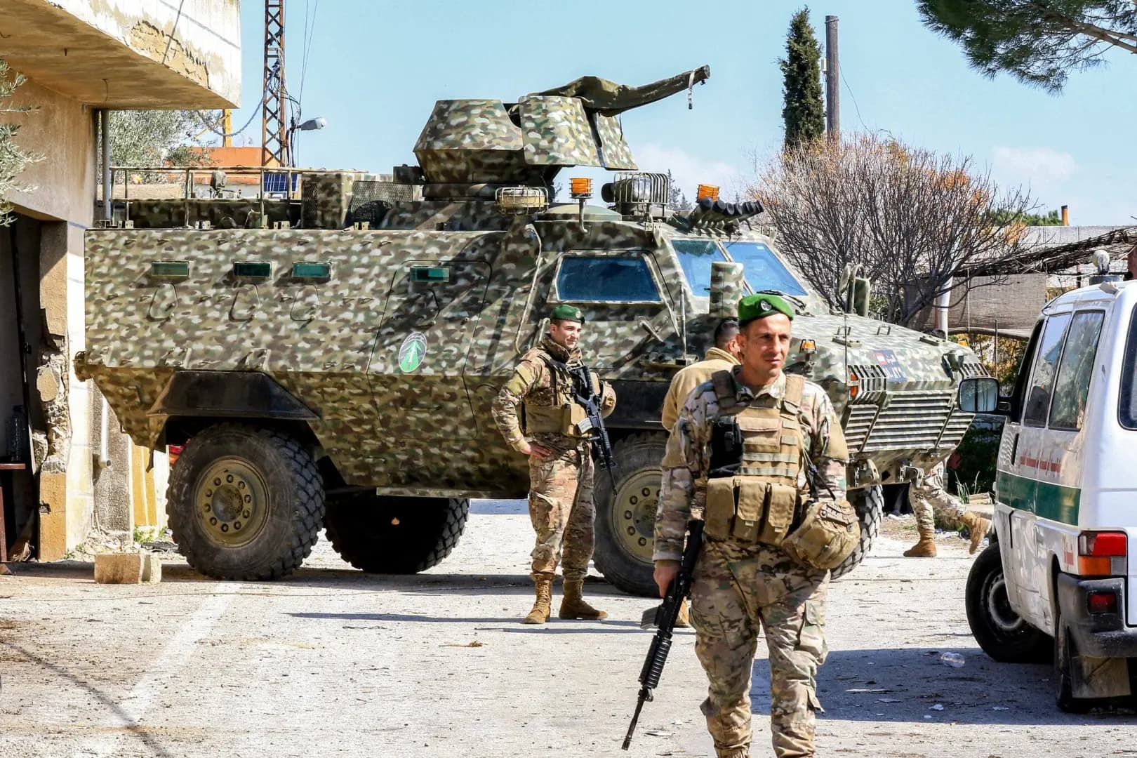 صار.وخ إيراني فوق لبنان.. انفــ. ـجار غامض والجيش يكشف التفاصيل