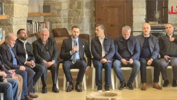 جنبلاط يجمع خلية الأزمة في الخروب.. للتعامل مع النزوح وتفادي الفتنة