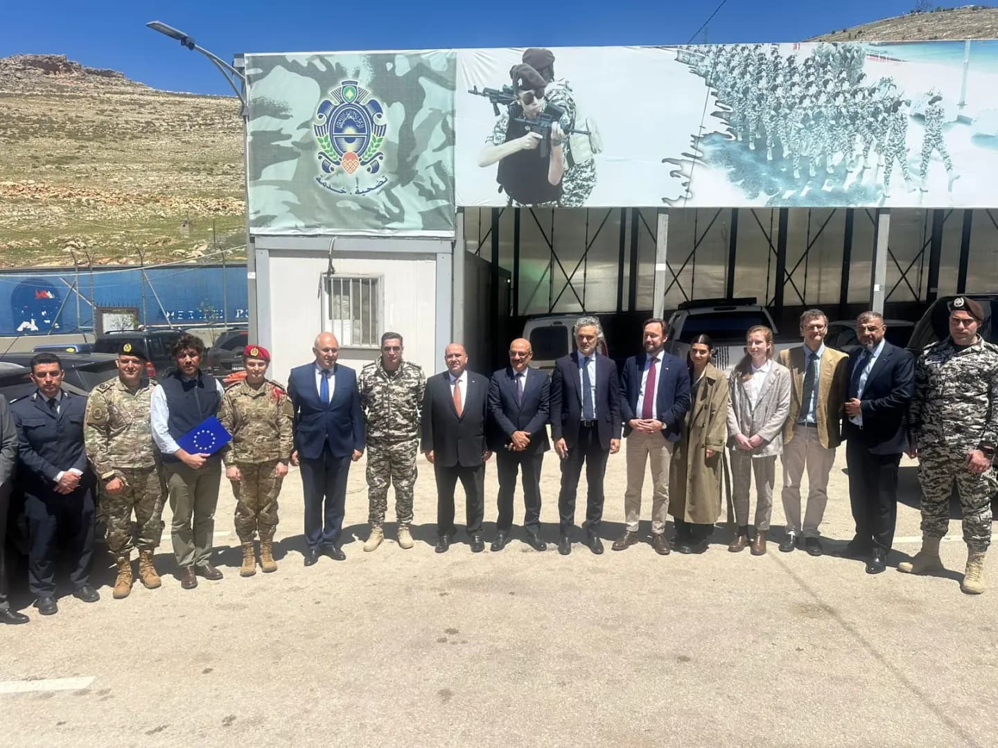 قافلة مساعدات أردنية تصل إلى معبر المصنع