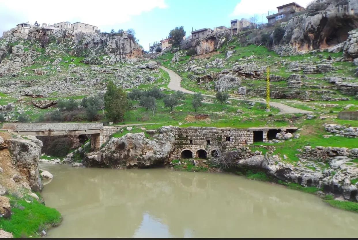 ذاكرةُ عقود… تقصـ.ـفُها "إسرائيلُ" عندَ جسرِ سُحمر 