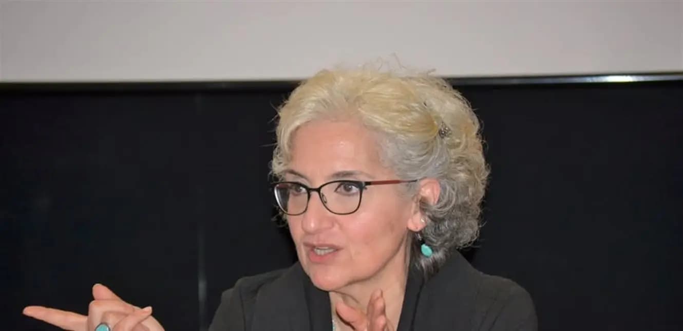 كرامي تتفقد مدارس الإيواء.. وتعد التلامذة بالمتابعة