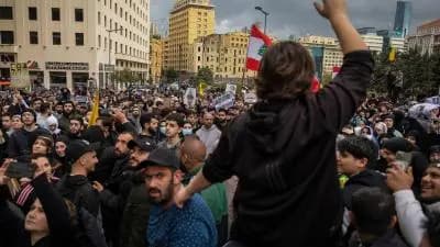 بين الشارع والسراي: خطر صدام يخدم إسرائيل