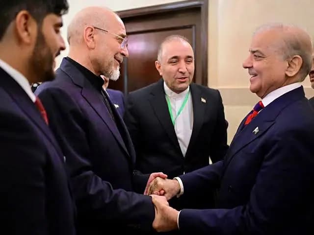 "أكسيوس": تواصل مستمر بين واشنطن وطهران