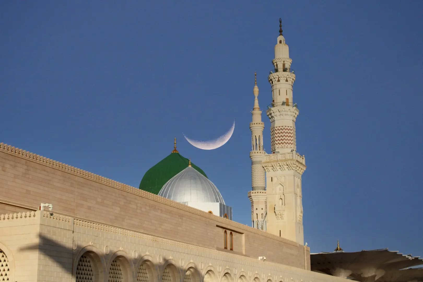 السعودية تتحرّى هلال شوال.. متى يحلّ عيد الفطر؟