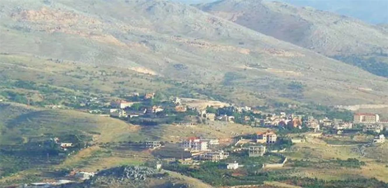 مسيرة تستهدف مدخل مسجد في البقاع الغربي.. وإصابة شخص