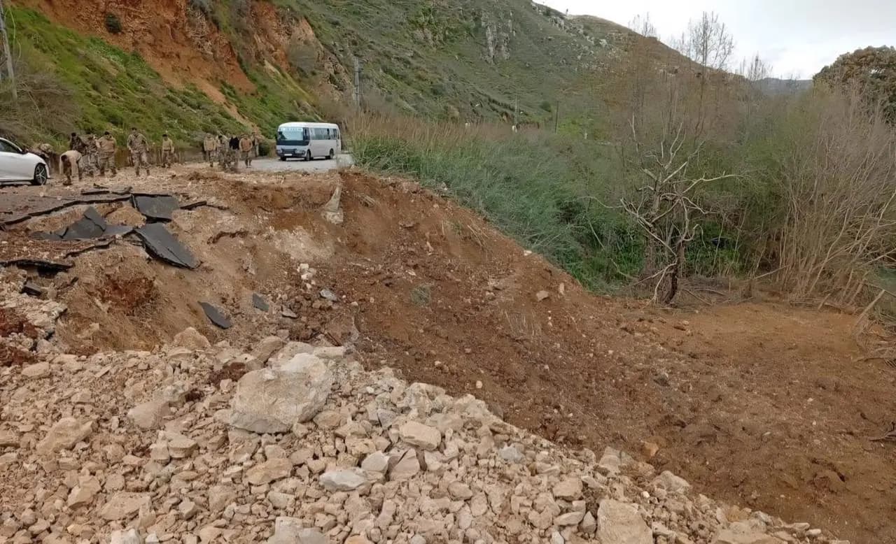 بعد غار.تين فجراً.. طريق الخردلي مُقفل تماماً