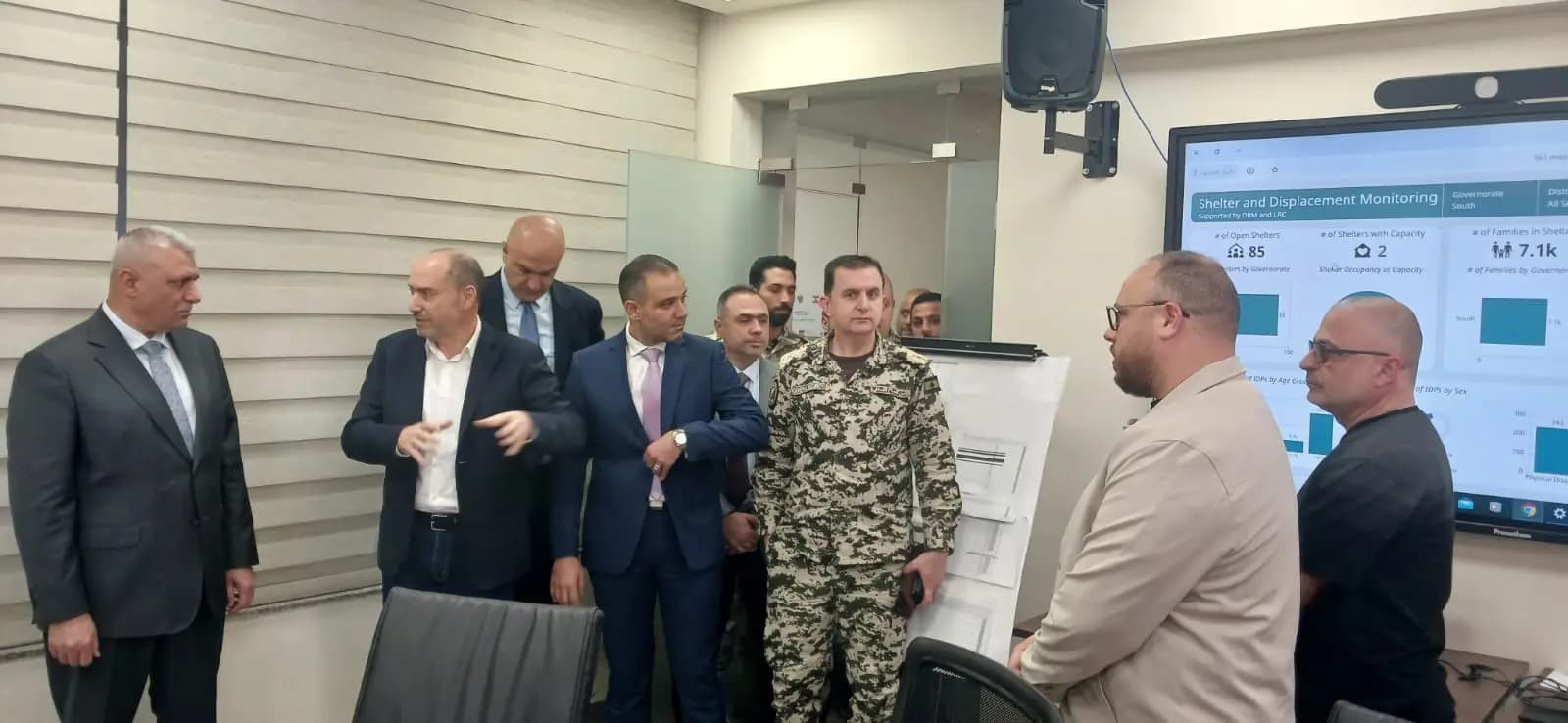 اللواء شقير يزور محافظ الجنوب.. ويتفقد غرفة عمليات السراي