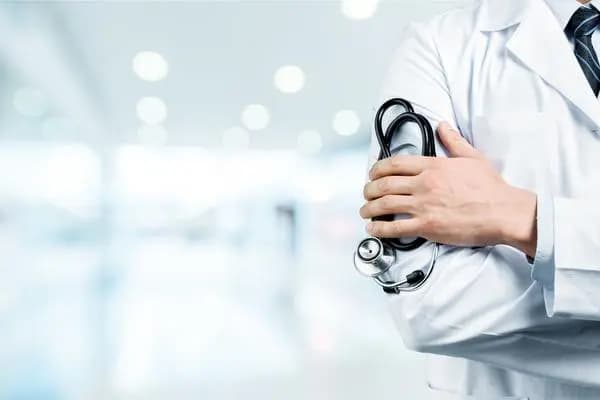 نقابة أطباء لبنان تطلق نداءً عاجلًا لحماية الطواقم الطبية وتستنكر الاعتداءات