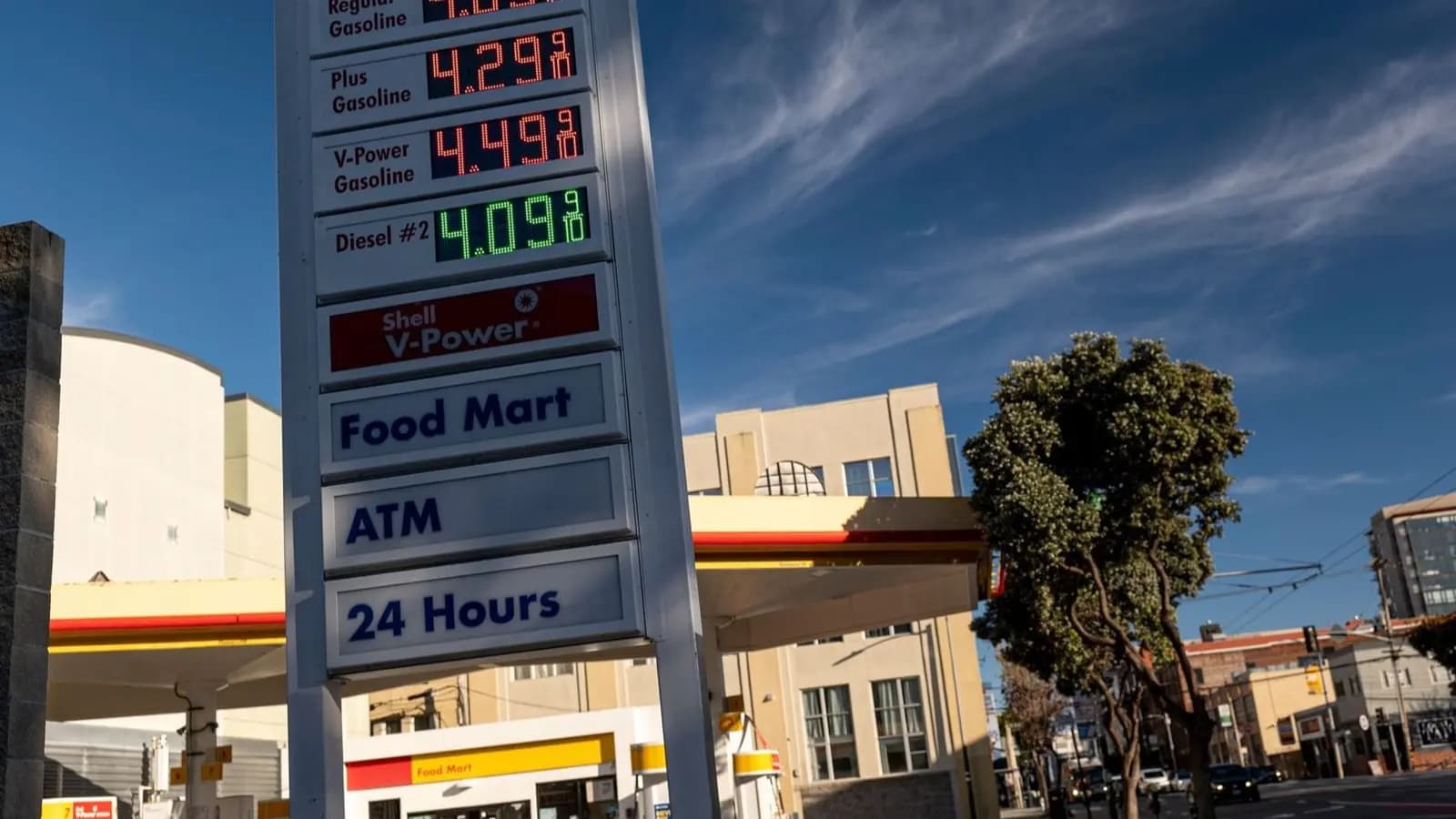 الحكومة الأميركية تدرس احتمال صعود أسعار النفط إلى 200 دولار للبرميل