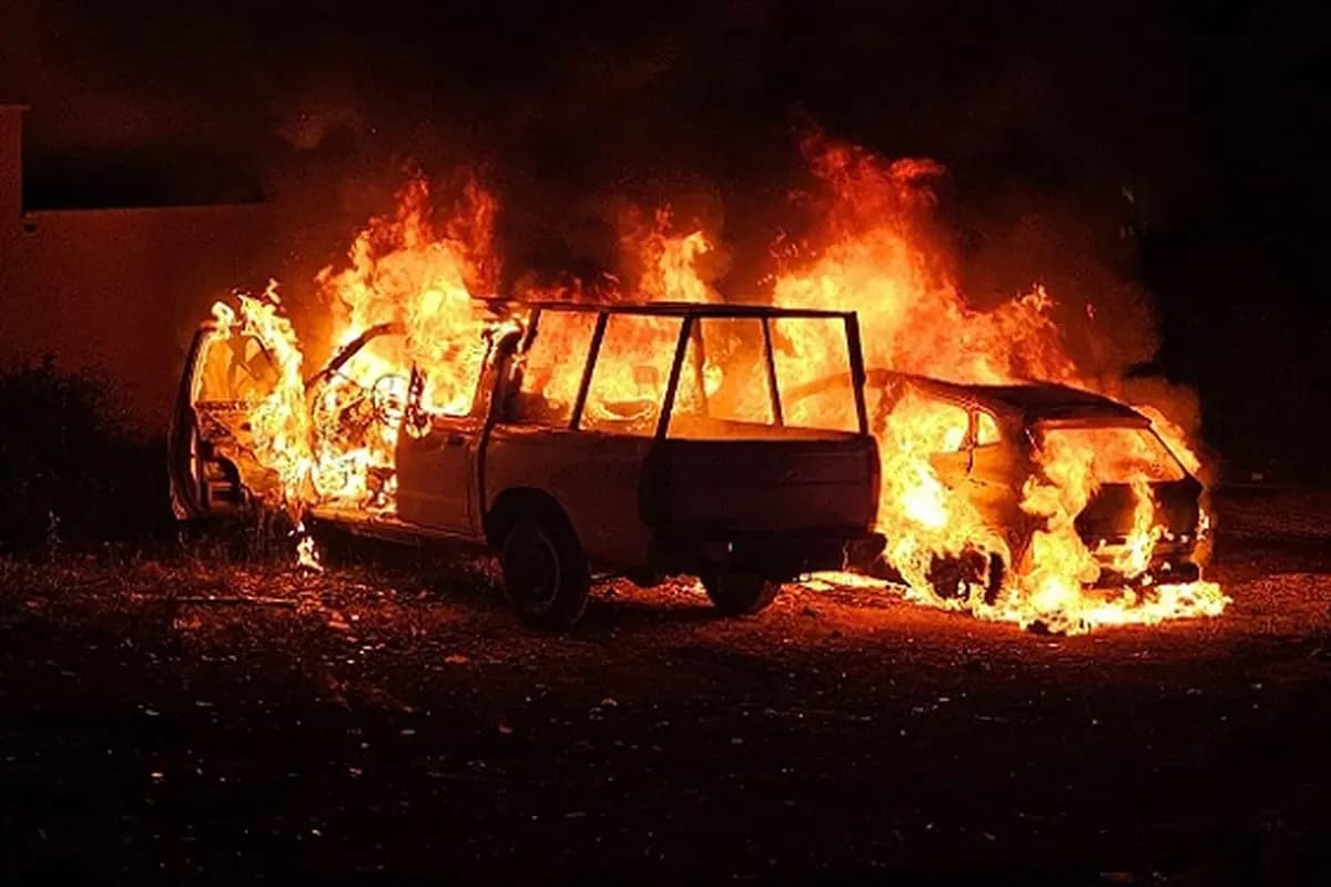 في المحمرة أحـ. ـرقوا مستوصفًا.. والنير.ان التهمت سيّارات الاسعاف والمعدّات