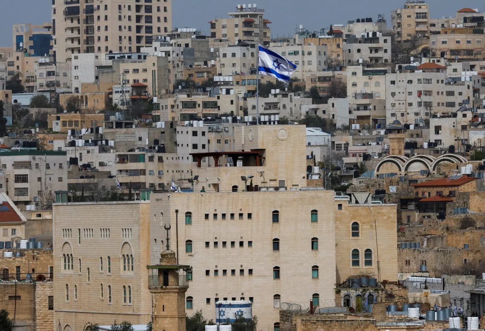 "يسرائيل هيوم": 925 يوما من الحروب المستمرة.. "إسرائيل" لم تَحسم أي جبهة