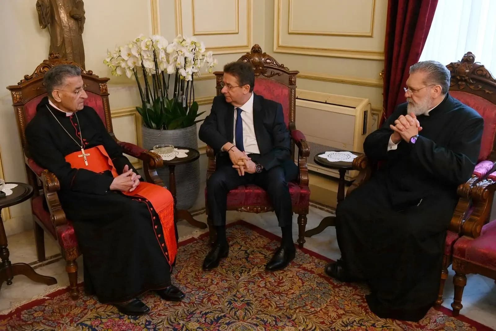 "تحييد لبنان ضرورة".. كنعان يدعو من بكركي لتحقيق رسمي في غـ.ارة عين سعادة