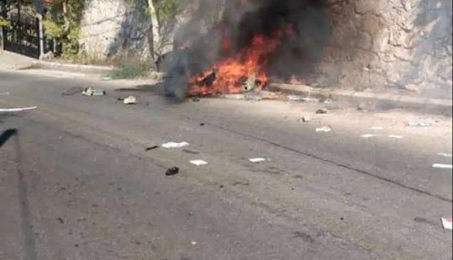 العدو يخرق الهدنة.. استهداف سيارة ودراجة جنوبًا