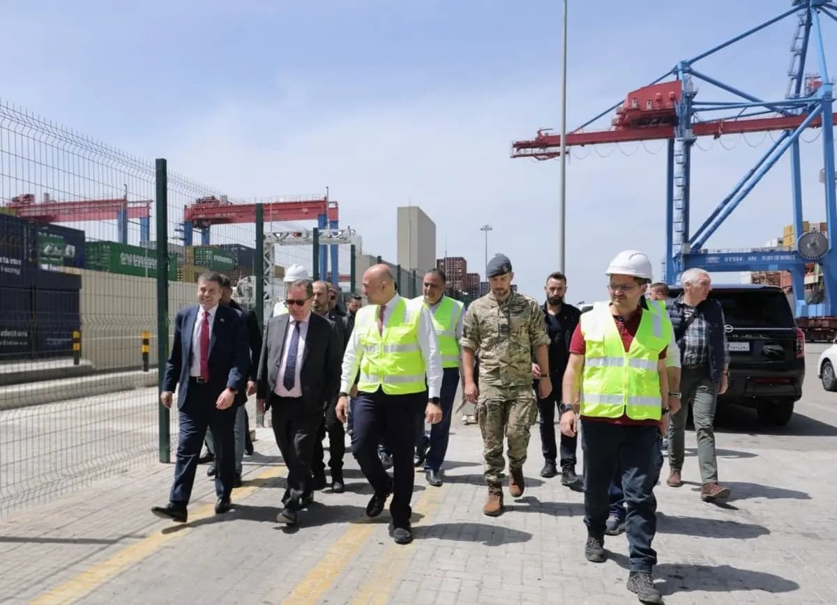 السفير البريطاني يزور النفي: مستعدون لدعم مرفأ بيروت