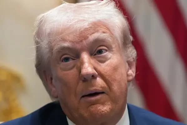 ترامب: لا ينبغي على البابا التدخل في السياسة