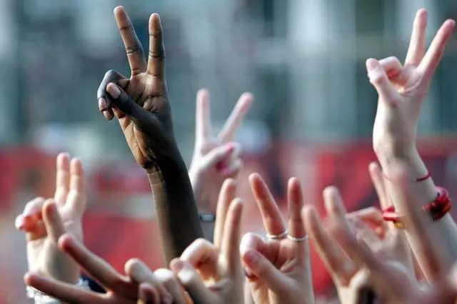 "نحن على أعتاب نصر كبير".. الحزب لشعبه: لا تعودوا قبل الإعلان الرسمي