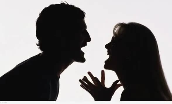 "إن شاء الله مسيرة فوق رأسك و صاروخ فوق رأس إمك".. طلاق بسبب "هرمز"!