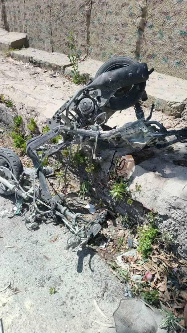 غارة من مسيرة إستهدفت دراجة نارية في محيط مخيم الرشيدية- صور  أسفرت عن سقوط إصابات
