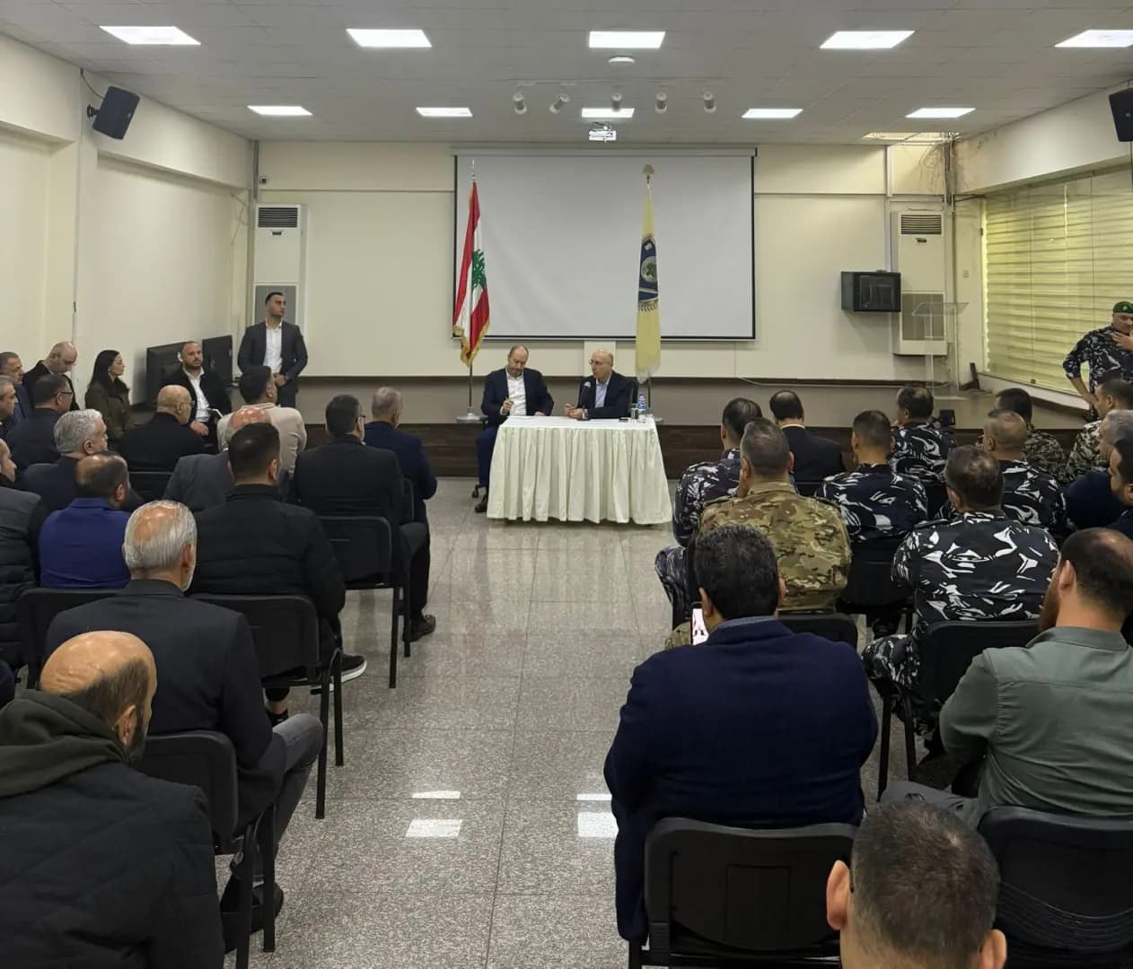 الحجار يتفقد النازحين في صيدا