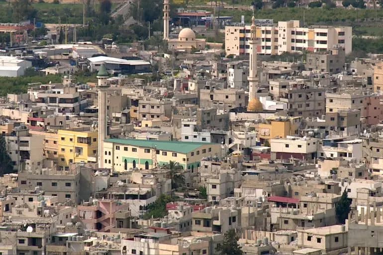 إطلاق نار كثيف وحركة نزوح.. ماذا يجري في عين الحلوة؟