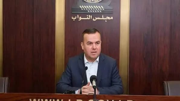 فضل الله: من يبرر الغارات شريك للعدو