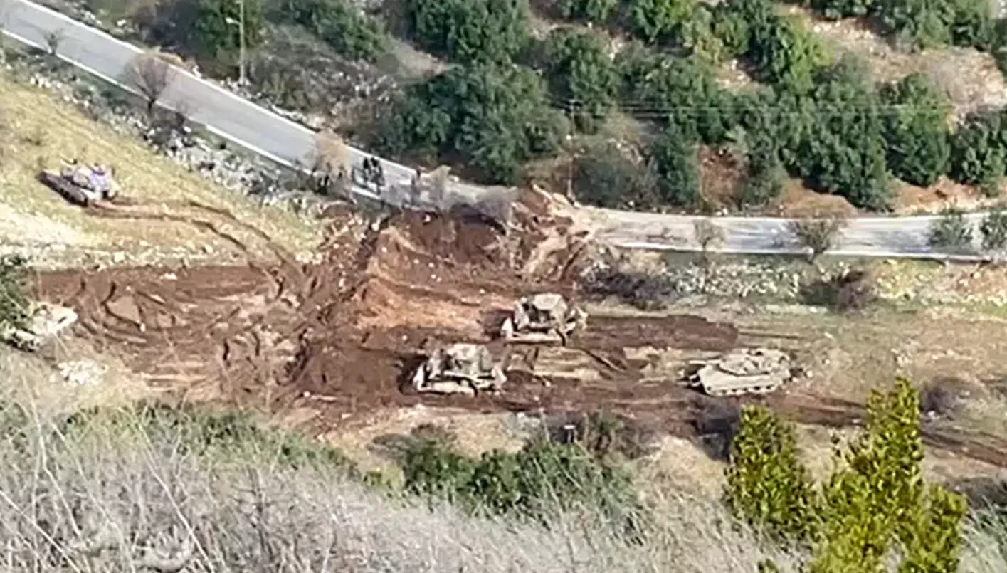 غارات تقطع الطرقات