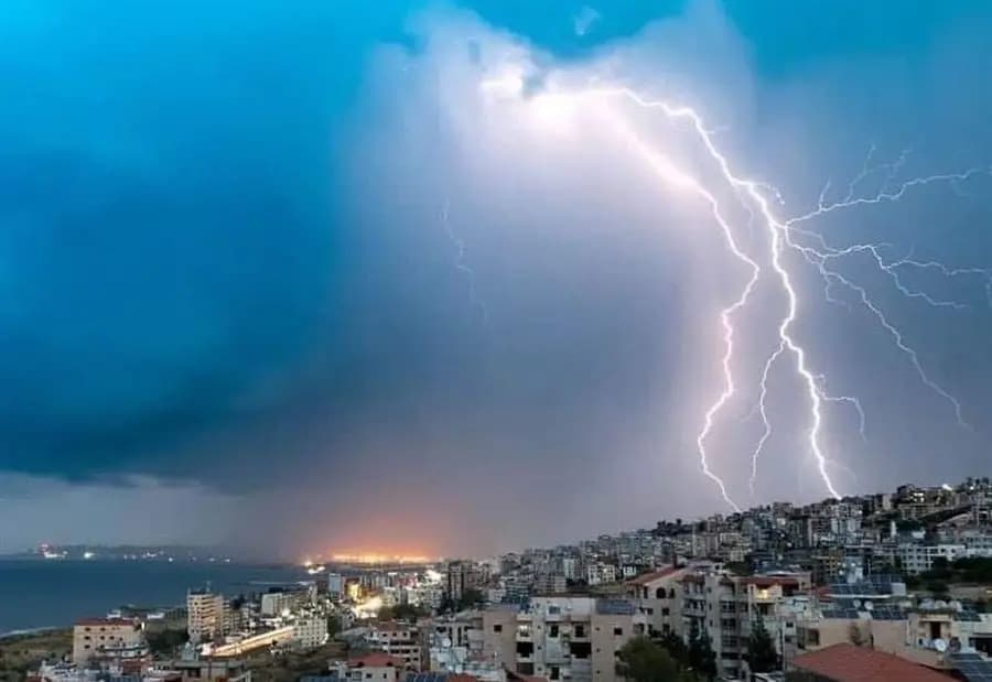 أمطار متفرقة ورعد وبرق.. كيف سيكون طقس الأيام المقبلة؟