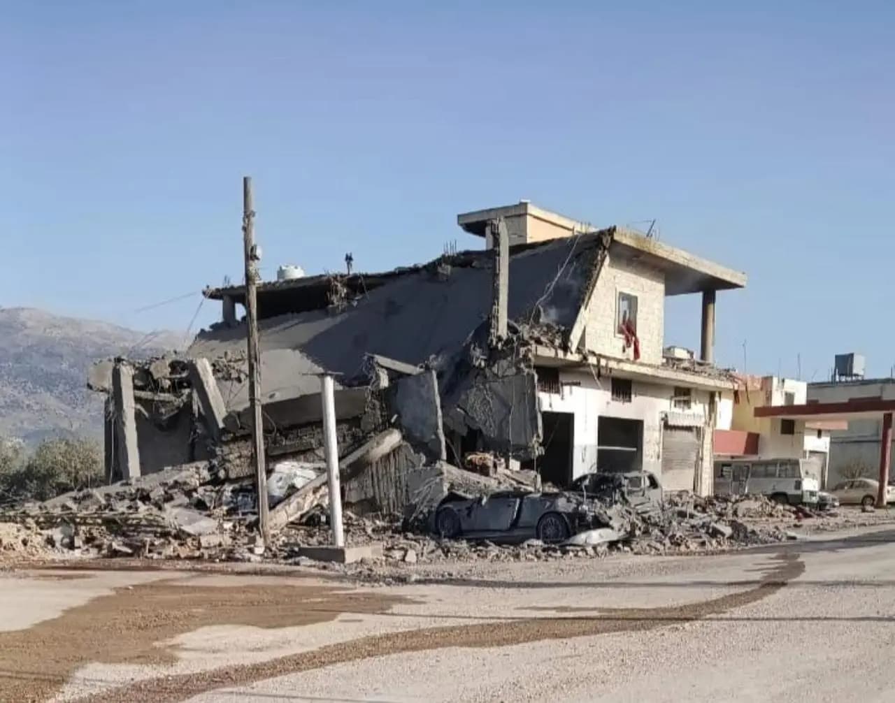 مجزرة في سحمر.. الأم و الأولاد شهداء!