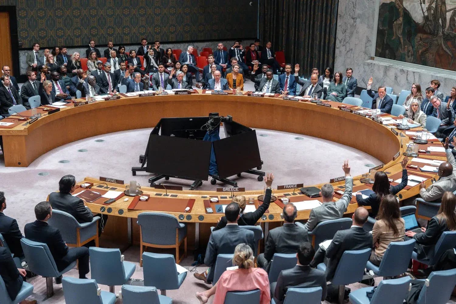 مضيق هرمز على طاولة مجلس الأمن.. الخليج يطالب بتحرك دولي