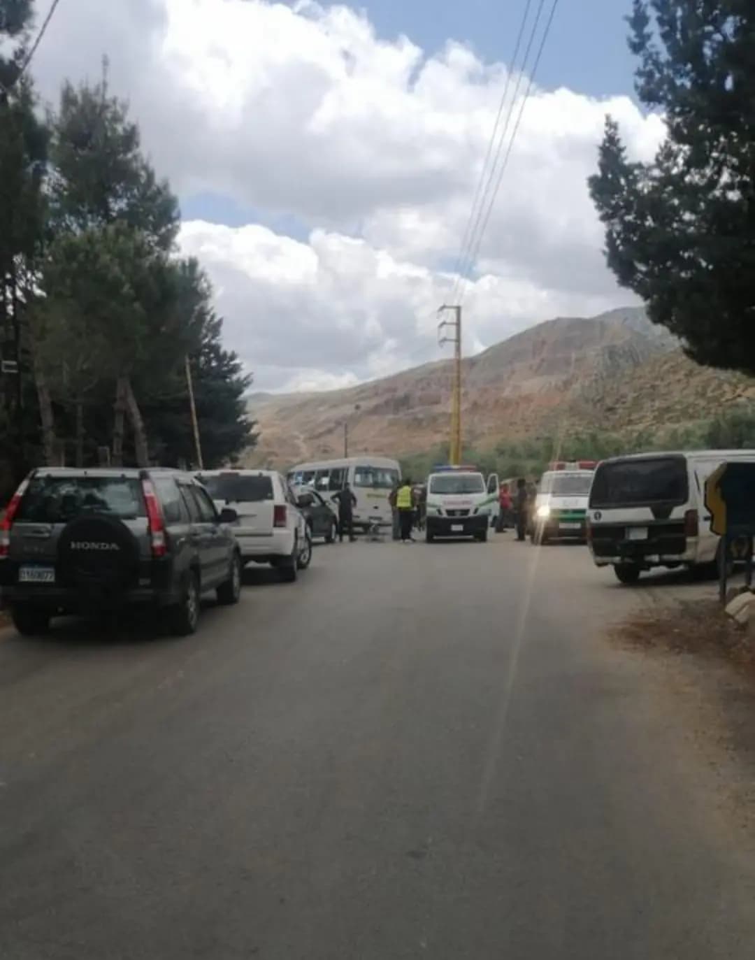 حادث سيرٍ بين باصين على طريق مشغرة وفرق الإسعاف تعمل على إجلاء الضَّحايا