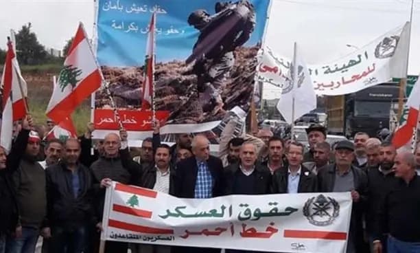 "مطالب معيشية".. العسكريون المتقاعدون: تحركنا بالأمس لا علاقة له بالسياسة