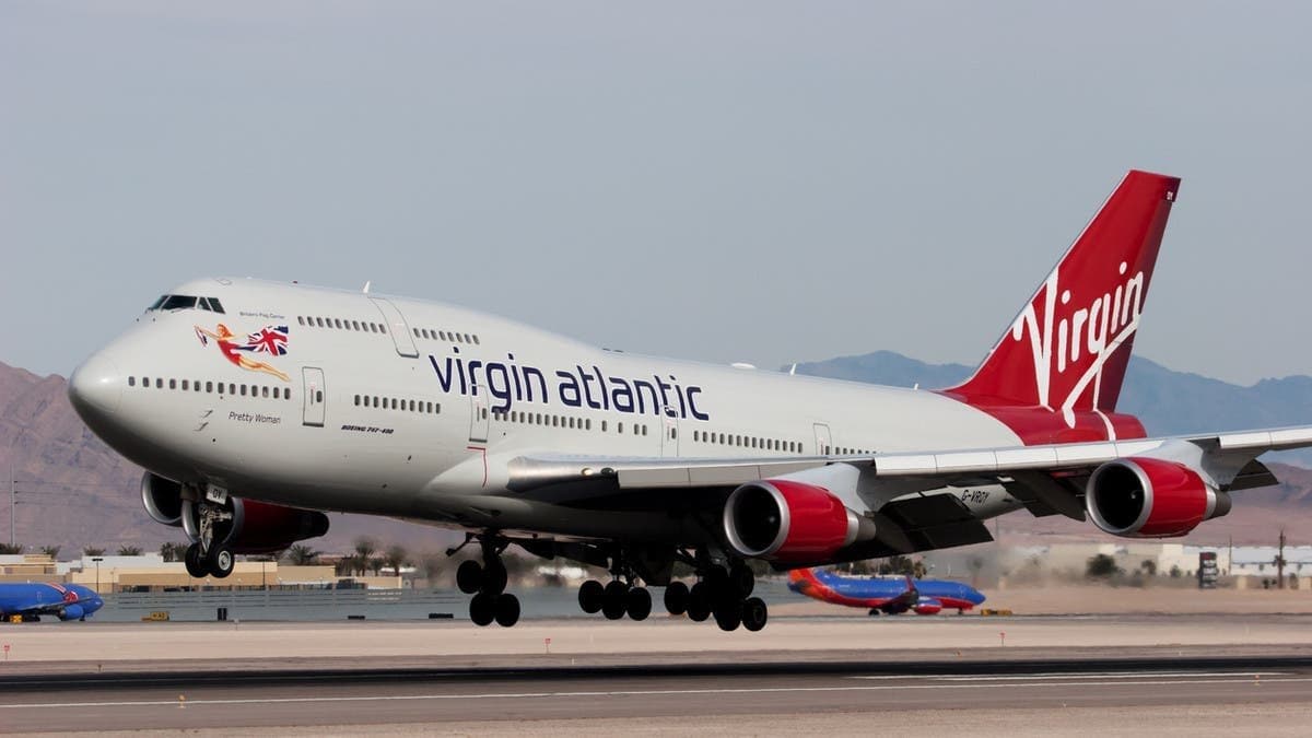 مسافر ينقذ طائرة قبل إقلاعها