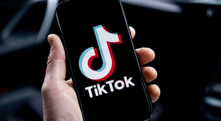 مستخدمو "تيك توك" البالغون يشعرون بالخجل