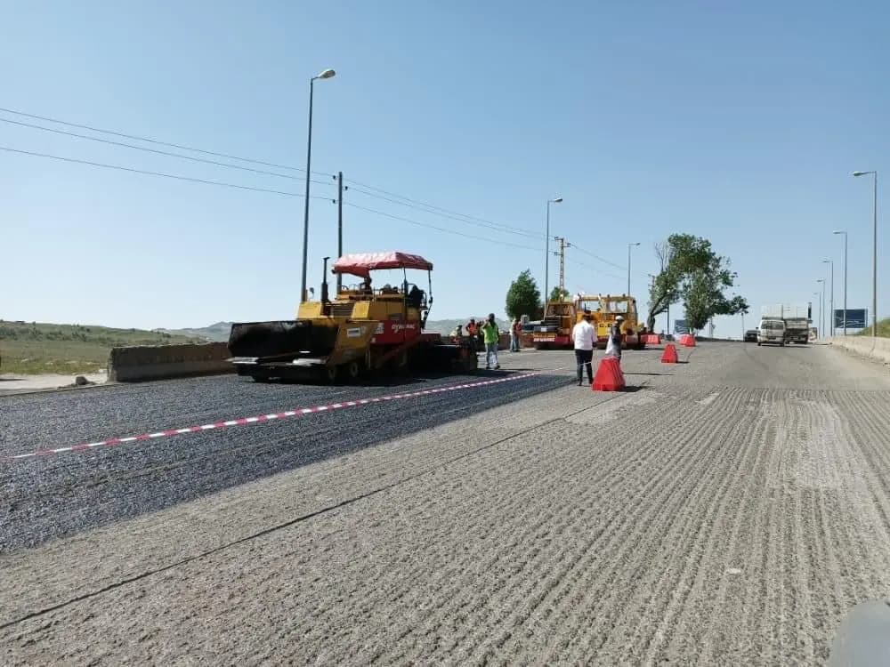 بدأت وزارة الأشغال بتزفيت طريق ضهر البيدر