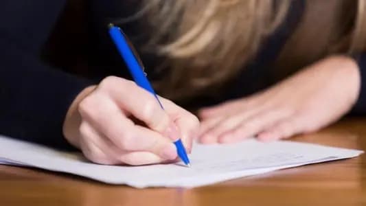 أي تمويل للامتحانات الرسمية؟