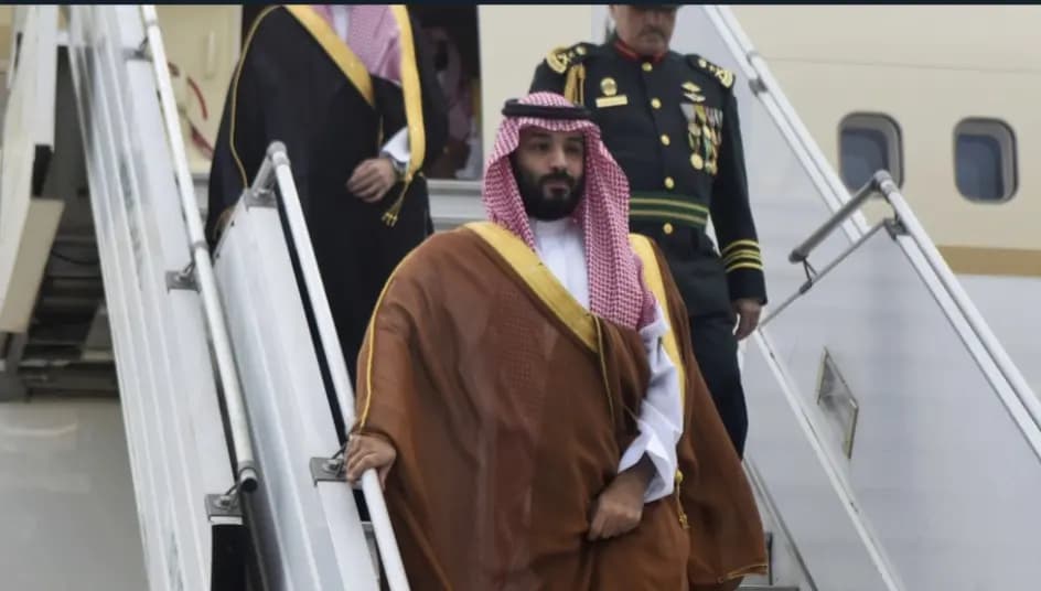 هبوط طائرة الأمير محمد بن سلمان في مطار القاهرة
