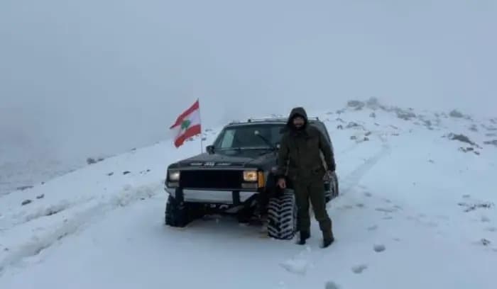 سباق لهواة سائقي سيارات الدفع الرباعي على الثلج في المرتفعات الغربية لجبل الشيخ