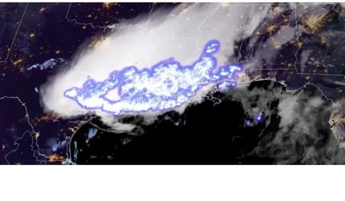 برق اجتاز مسافة 768 كيلومترا في الولايات المتحدة هو الأطول على الإطلاق