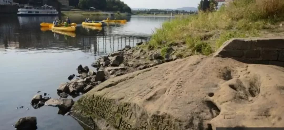 الجفاف: ما هي الرسائل المحفورة على "حجارة الجوع" التي كشف عنها انحسار الأنهار في أوروبا؟