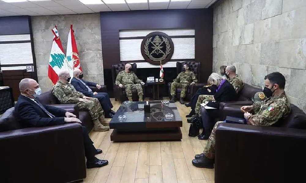 لقاءات قائد الجيش في اليرزة