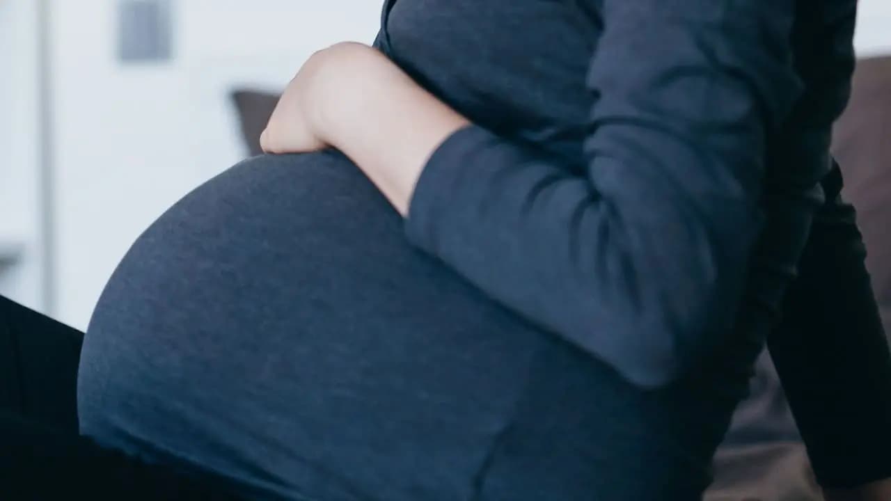 سي إن إن: 3 أمور يجب معرفتها عن "ضباب الدماغ بعد الولادة".. ما هي؟