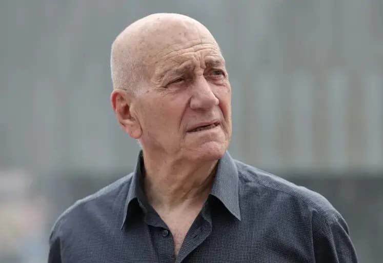 أولمرت: إسرائيل ترتكب جرائم حرب في غزة