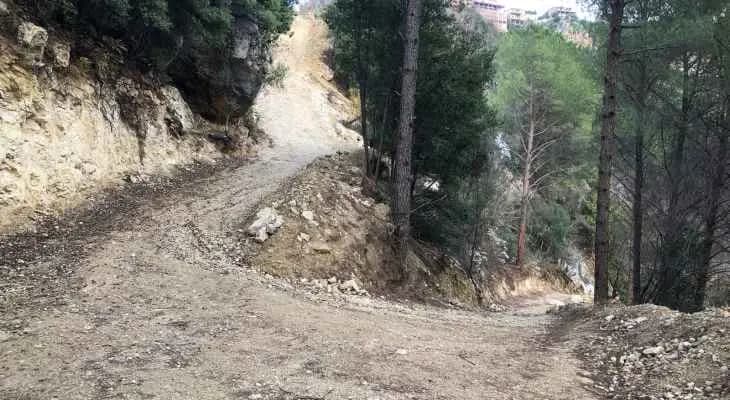 جريمة بيئية في كفرحلده بالبترون من أجل "شق" طريق؟!