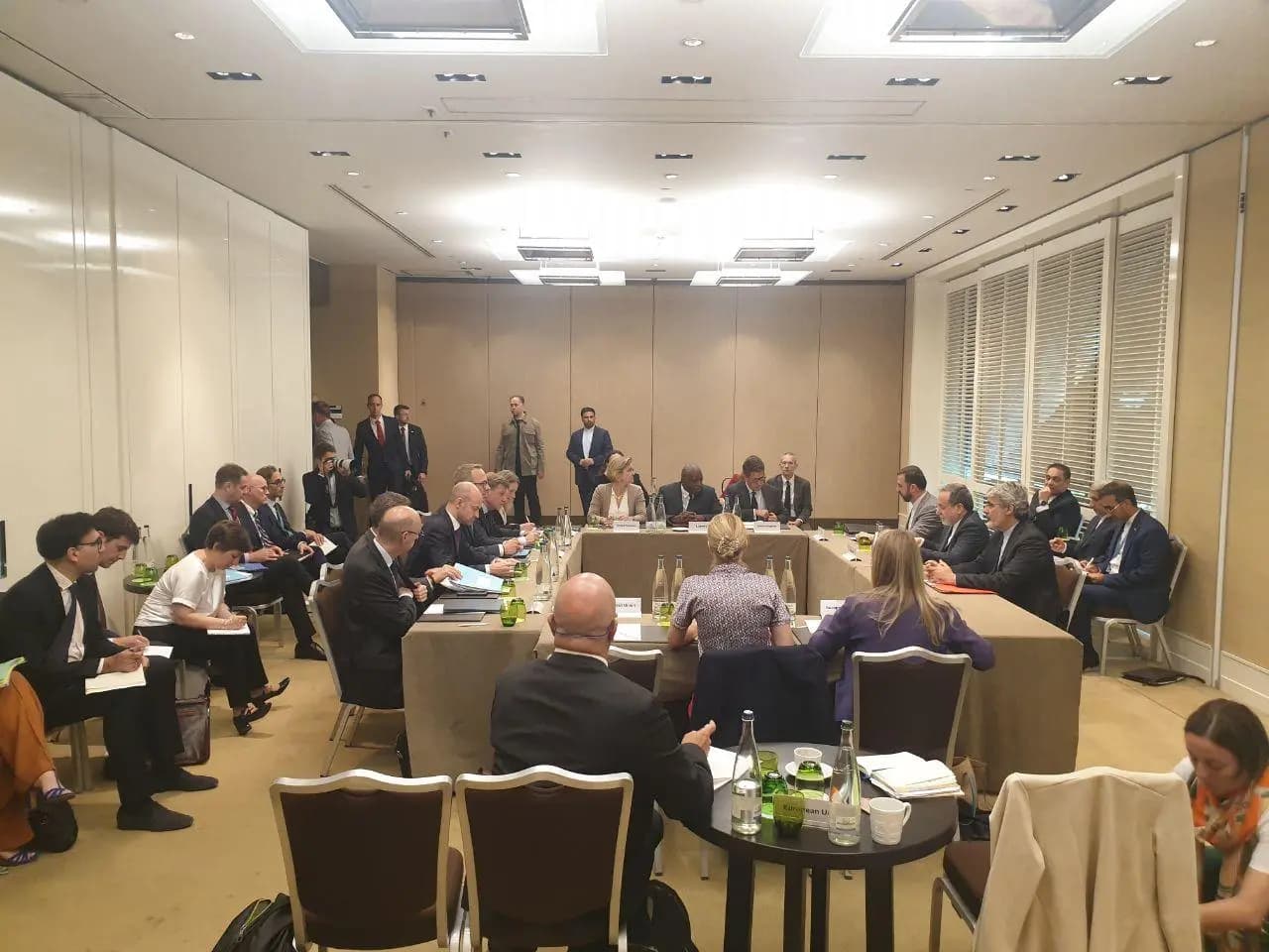 "سي أن أن": هكذا كان لقاء جنيف بين إيران والترويكا