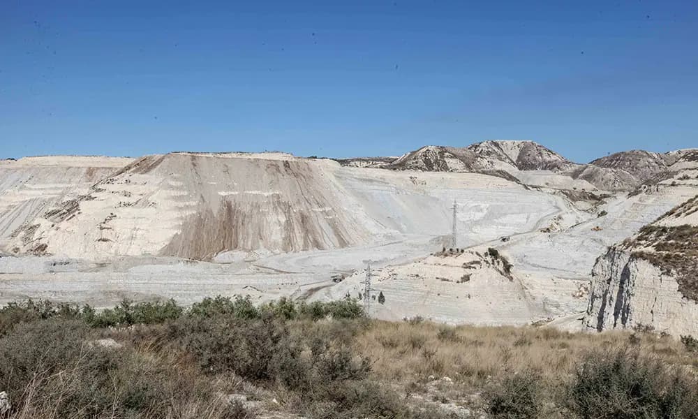 لجنة كفرحزير: لإقفال مقالع شركات الترابة