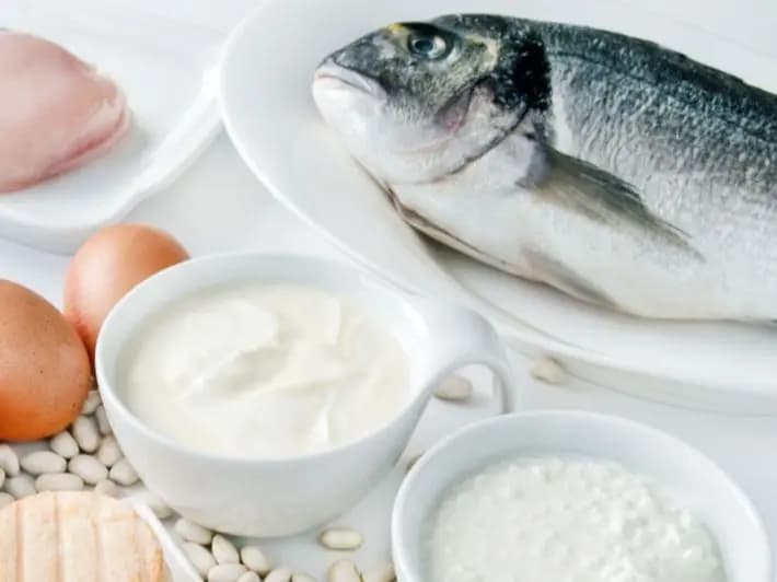 السمك مع اللبن بيسمم؟ حقيقة المعتقدات الغذائية اللبنانية القديمة