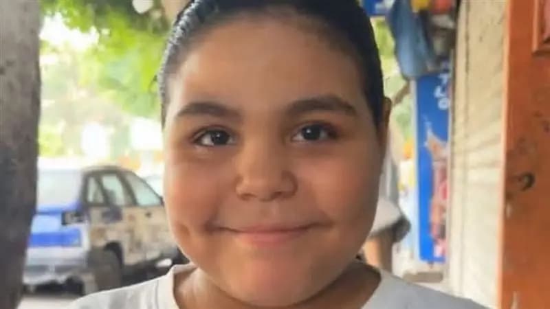 تامر حسني يحقق أمنية "طفلة كيس الشيبسي"