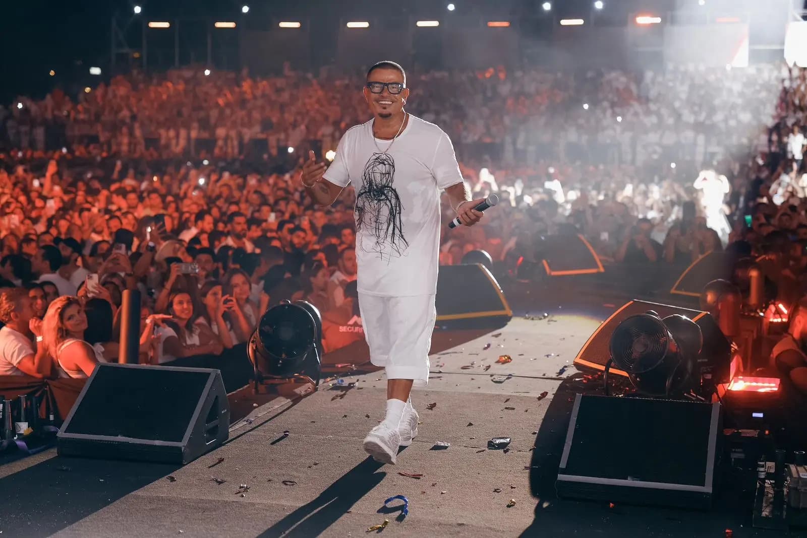 حفل أسطوري .. ليلة لا تنسى لـ عمرو دياب في بيروت واللبنانيون يغنون "بابا" و"خطفوني"