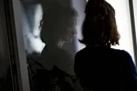 تعاسة على مقاس 18–24!