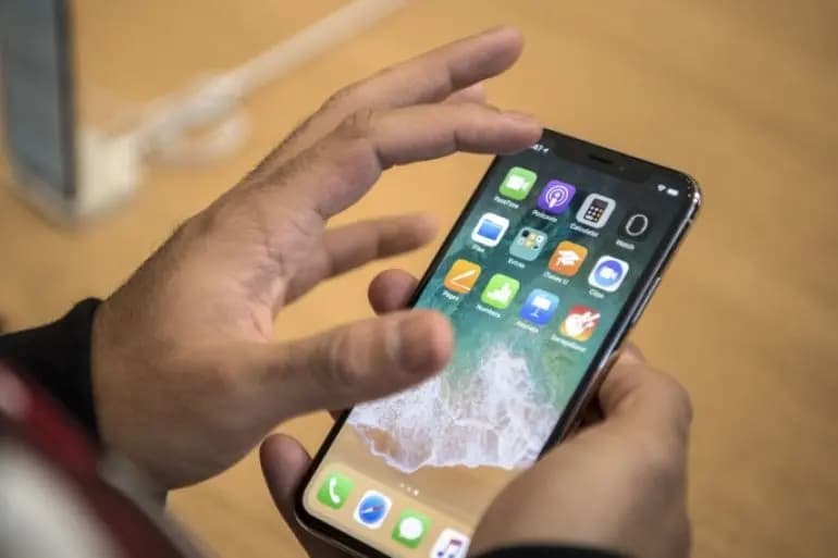 "آيفون X".. وداعًا!